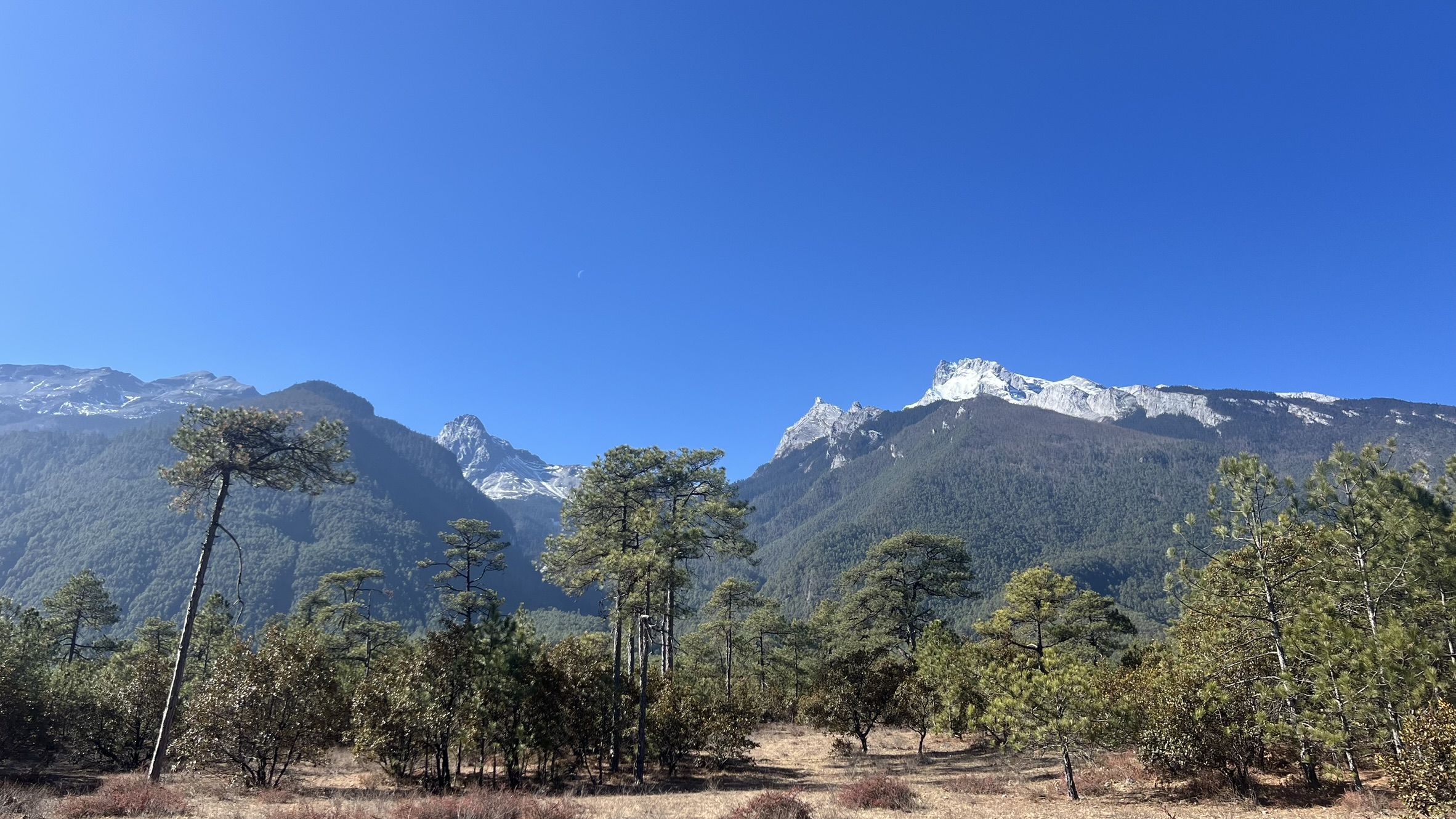 哈巴雪山营地选址实景3